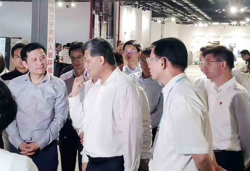 廣東省省長(zhǎng)馬興瑞了解農(nóng)村人居環(huán)境整治先進(jìn)技術(shù)和理念
