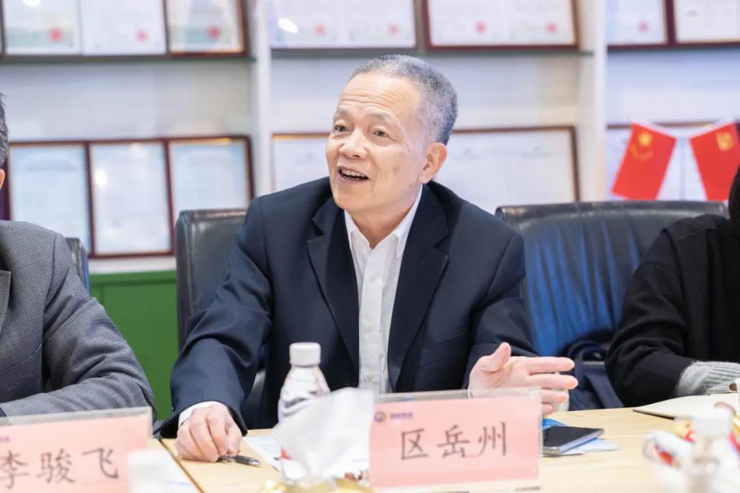 廣東省環(huán)境保護(hù)產(chǎn)業(yè)協(xié)會(huì)榮譽(yù)會(huì)長(zhǎng)區(qū)岳州發(fā)表講話