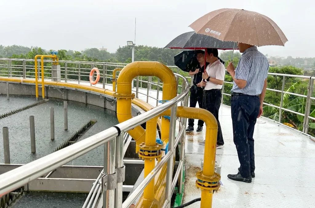 中國市政工程華北設(shè)計(jì)研究總院總工程師鄭興燦蒞臨鵬凱環(huán)境調(diào)研考察指導(dǎo)