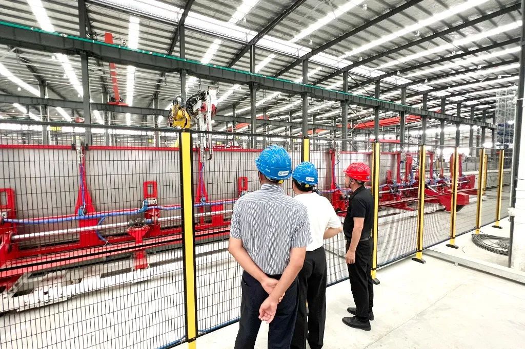 中國市政工程華北設(shè)計(jì)研究總院總工程師鄭興燦蒞臨鵬凱環(huán)境調(diào)研考察指導(dǎo)