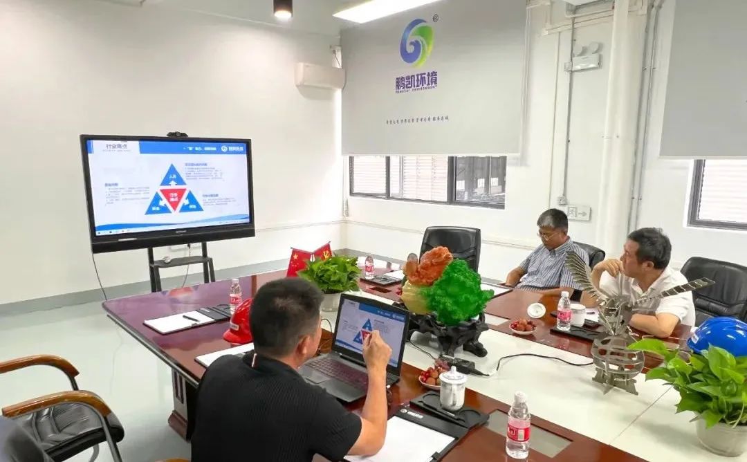 中國市政工程華北設(shè)計(jì)研究總院總工程師鄭興燦蒞臨鵬凱環(huán)境調(diào)研考察指導(dǎo)