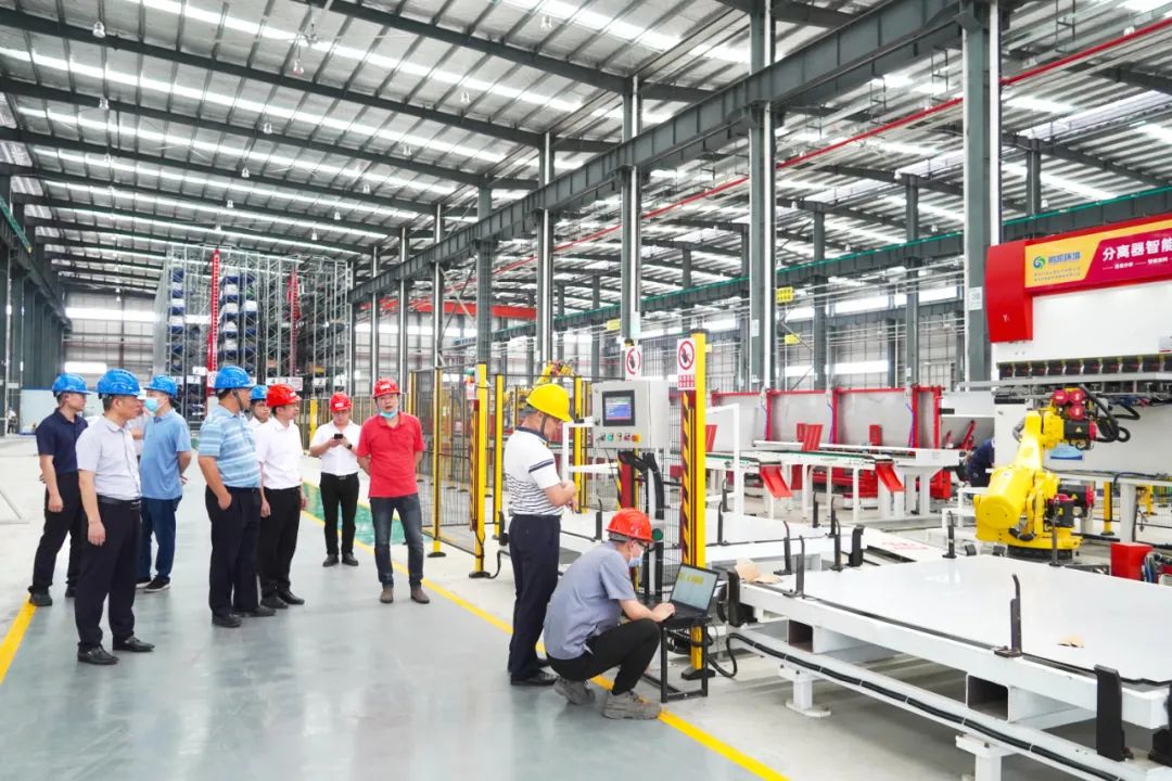 肇慶市人大常委會(huì)副主任關(guān)鍵考察調(diào)研鵬凱智慧化工業(yè)4.0生產(chǎn)基地