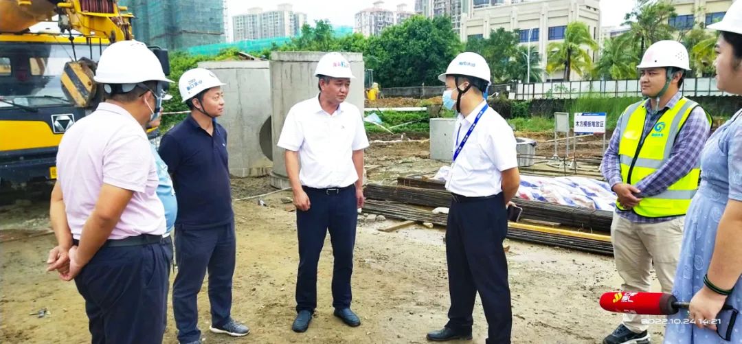 海口市水務(wù)局副局長(zhǎng)曾衛(wèi)華實(shí)地考察、交流詢問