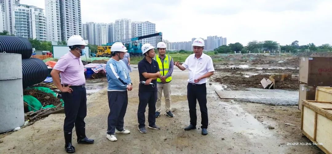 海口市水務(wù)局副局長(zhǎng)曾衛(wèi)華實(shí)地考察、交流詢問