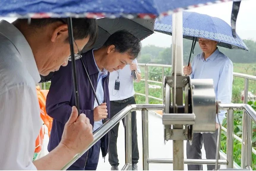 肇慶市政府副秘書長陳劍輝率隊赴鵬凱環(huán)境考察調研